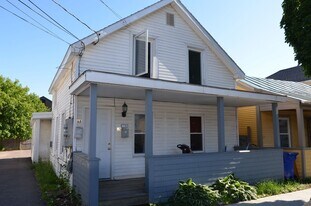 15-17-17 Peru St in Burlington, VT - Building Photo