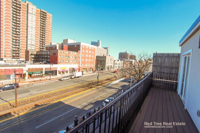 1032 Commonwealth Avenue, Unit 3 in Boston, MA - Foto de edificio - Building Photo