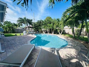 1020 S 14th Ct in Lantana, FL - Foto de edificio - Building Photo