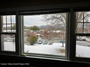 136 N Chestnut St in New Paltz, NY - Foto de edificio - Building Photo