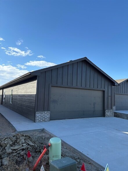 property at 4827 N Vassar Ave