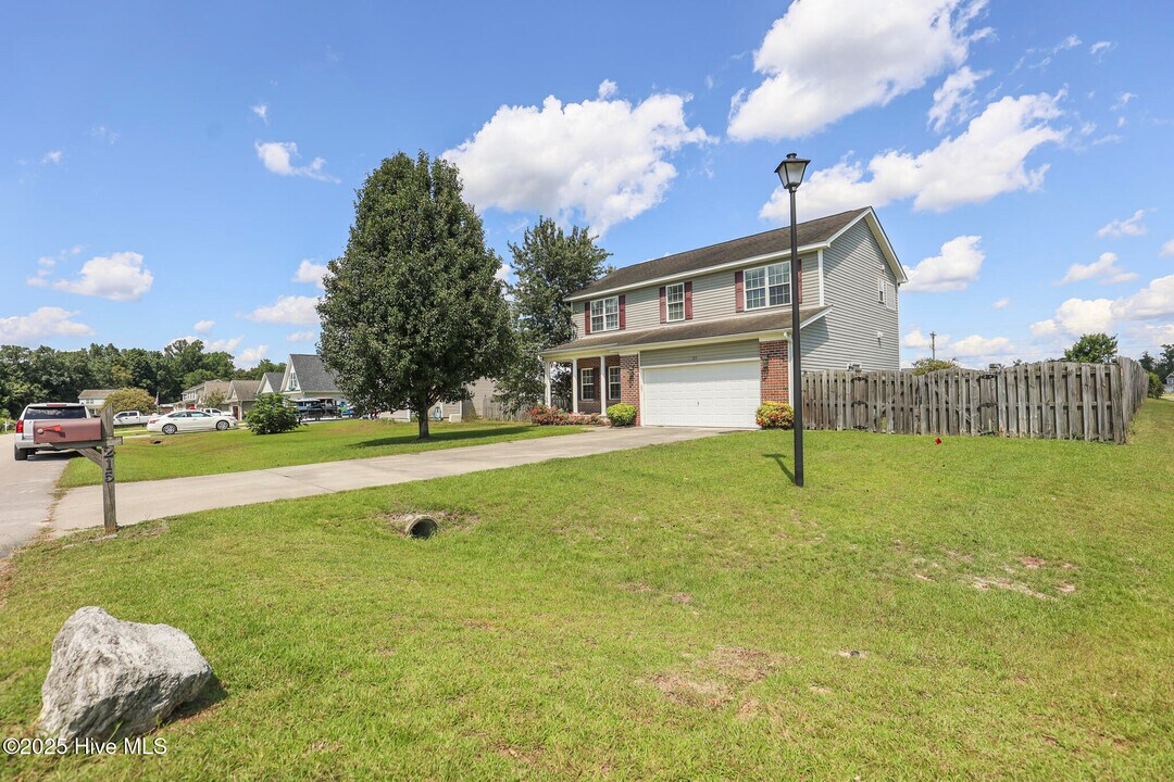 215 Bonanza Dr in Richlands, NC - Building Photo