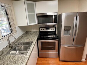 6900 SW 39th St in Davie, FL - Building Photo - Building Photo