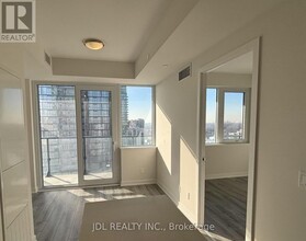 15-2215 Ellerslie Ave in Toronto, ON - Building Photo - Building Photo