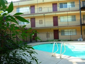 Garden Terrace Apartments in Chico, CA - Foto de edificio - Building Photo