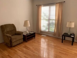 5995 Grand Pavilion Way in Alexandria, VA - Foto de edificio - Building Photo