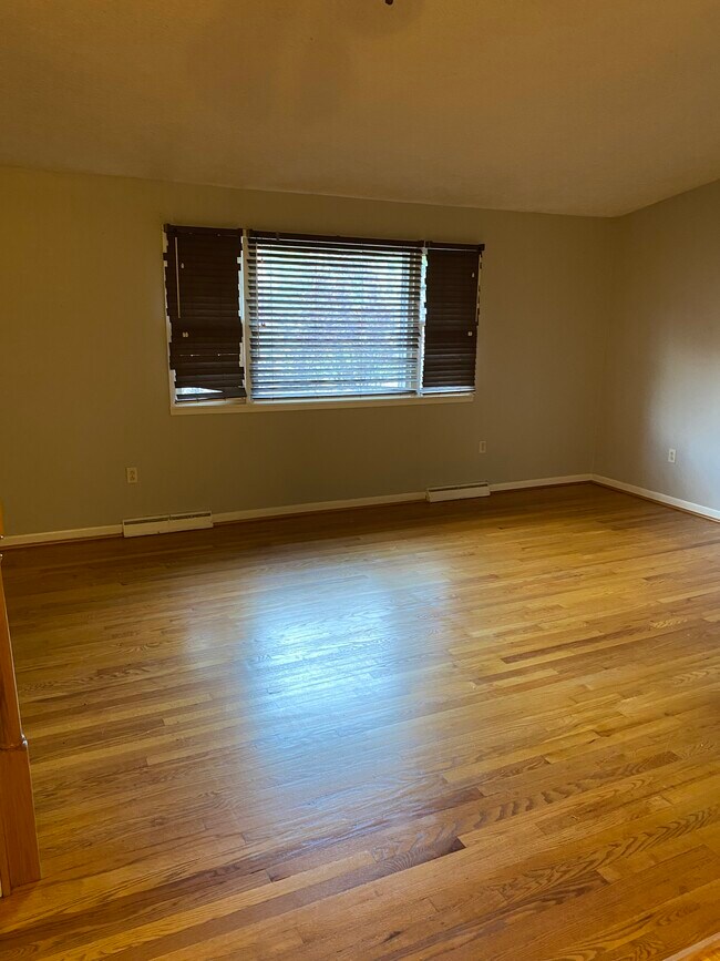 213 Wells Ave W in North Syracuse, NY - Building Photo - Building Photo