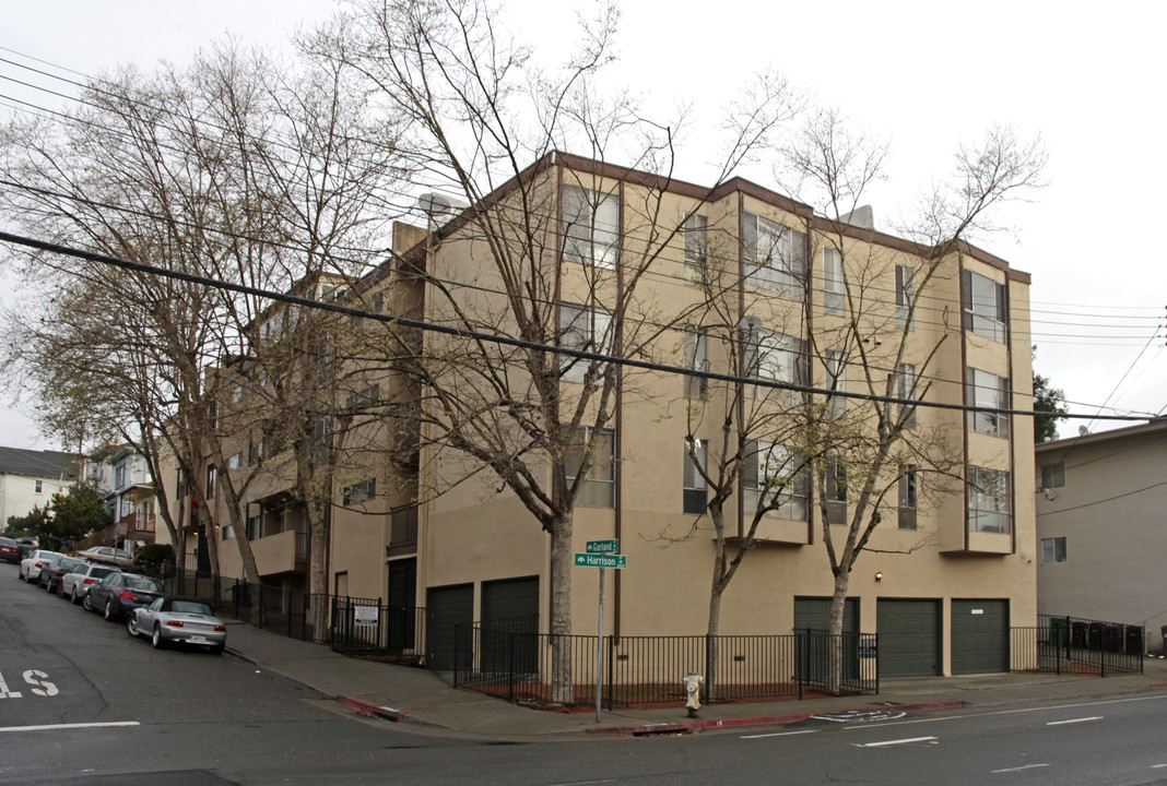 Garland Apartments in Oakland, CA - Foto de edificio