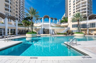 808 Brickell Key Dr, Unit 3403 in Miami, FL - Foto de edificio - Building Photo