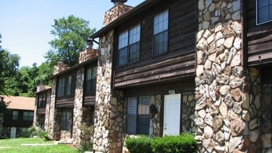 Seven Hills Forest Condominiums in Florissant, MO - Foto de edificio - Building Photo