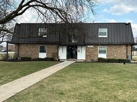 121 W 63rd St in Westmont, IL - Building Photo