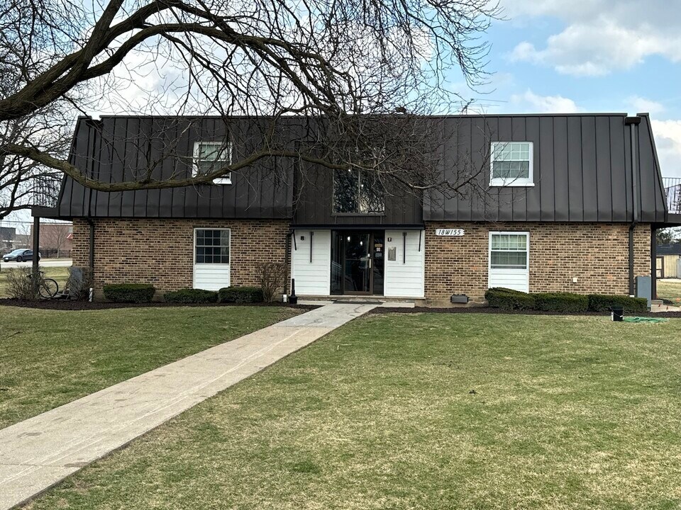 141 W 63rd St in Westmont, IL - Building Photo