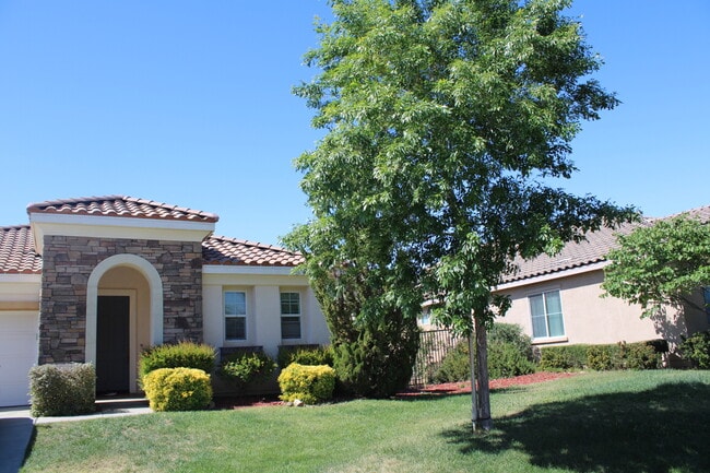 1632 Serval Way in Palmdale, CA - Foto de edificio - Building Photo