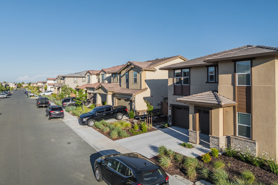 Acacia in Oakley, CA - Building Photo