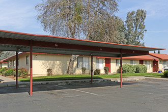 Country Creek Apartments in Sanger, CA - Building Photo - Building Photo