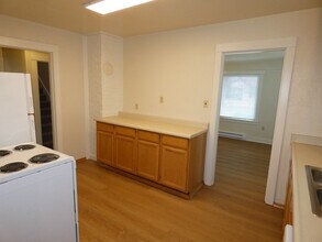 1022 Caroline St in Port Angeles, WA - Building Photo - Building Photo