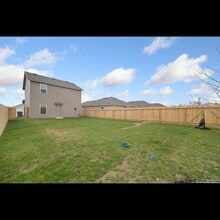 2142 Collins Aly in Converse, TX - Building Photo - Building Photo