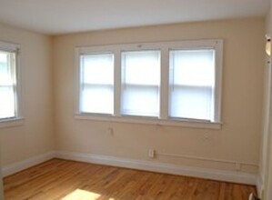 427-429-429 E Tompkins St in Columbus, OH - Foto de edificio - Building Photo