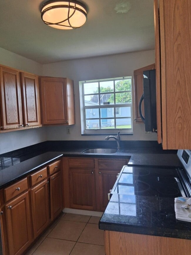 2975 NW 212th St in Miami Gardens, FL - Building Photo - Building Photo