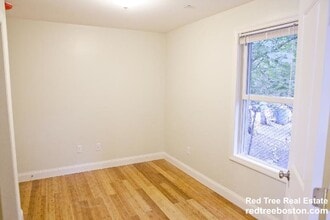 35 Forbes St, Unit 2 in Boston, MA - Foto de edificio - Building Photo