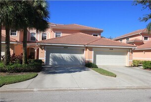 3425 Grand Cypress Dr in Naples, FL - Building Photo