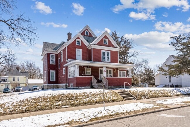 2314 Walnut St in Cedar Falls, IA - Building Photo - Building Photo