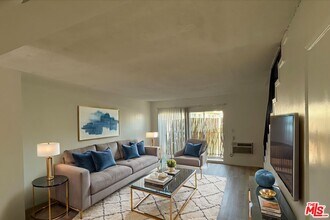 10840 Camarillo St in Los Angeles, CA - Building Photo - Building Photo