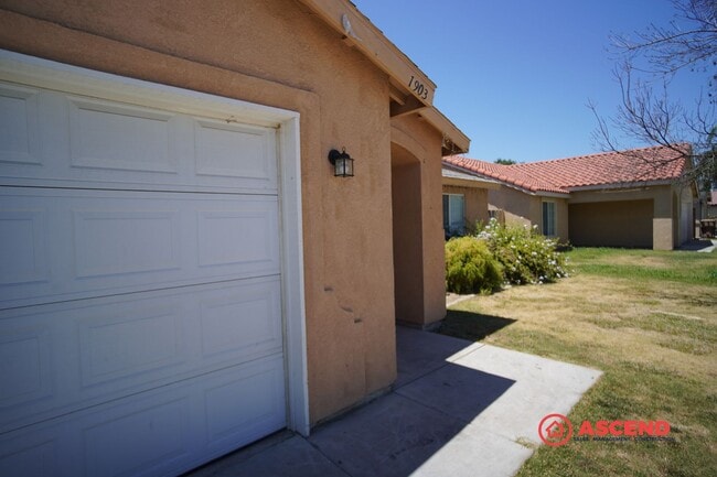 1903 Verbena Dr in Bakersfield, CA - Building Photo - Building Photo