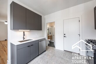 3051 W Medill Ave, Unit 2B in Chicago, IL - Building Photo - Building Photo