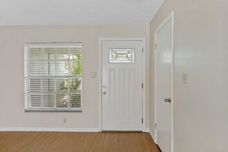 125 S Rhodes St in Mount Dora, FL - Building Photo - Building Photo