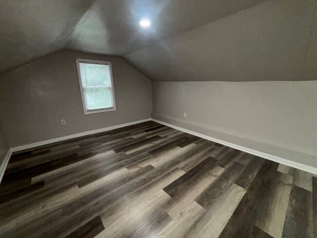 203 W Magnolia St in Versailles, MO - Building Photo - Building Photo