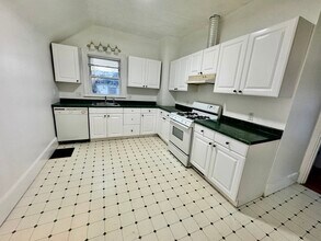 64 Linden Ave-Unit -2 in Malden, MA - Building Photo - Building Photo