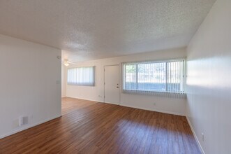 Park Arms Apartments in Las Vegas, NV - Building Photo - Interior Photo