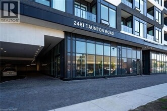 2481 Taunton Rd in Oakville, ON - Building Photo - Building Photo
