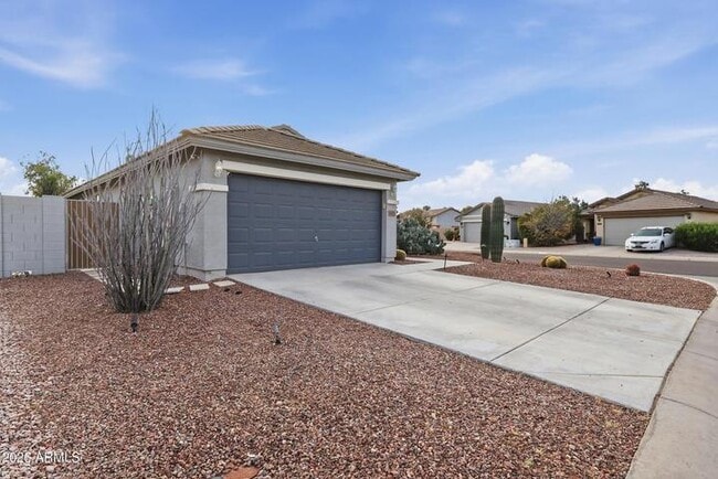2013 W Prospector Way in San Tan Valley, AZ - Foto de edificio - Building Photo