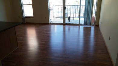 6905 67th St, Unit 303 in Kenosha, WI - Foto de edificio - Building Photo