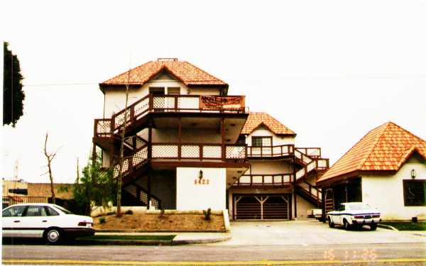 8422 Whitaker St in Buena Park, CA - Foto de edificio - Building Photo