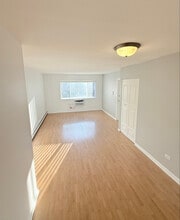 1309 S Sir Galahad Ln in Mount Prospect, IL - Building Photo - Building Photo