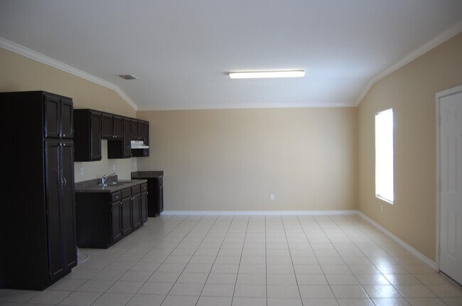 5318 Hermosillo St in Laredo, TX - Building Photo - Building Photo
