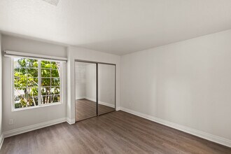 Fulton Gardens Apartments in Sherman Oaks, CA - Foto de edificio - Building Photo