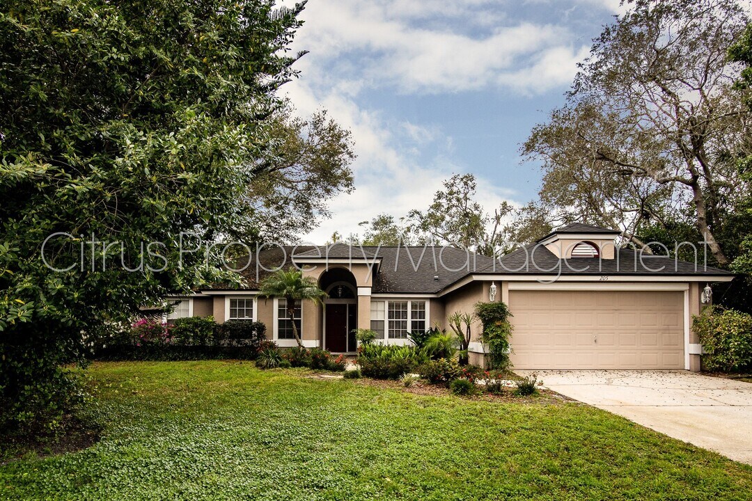 205 Red Bud Ct in Lake Mary, FL - Foto de edificio