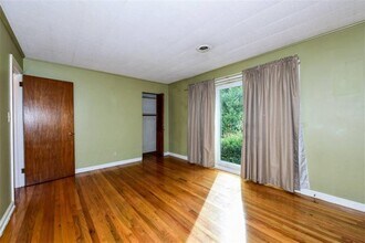 2745 Old Concord Rd SE in Smyrna, GA - Building Photo - Building Photo