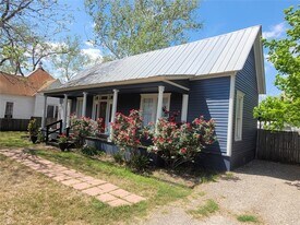 403 Fawcett St in Smithville, TX - Building Photo