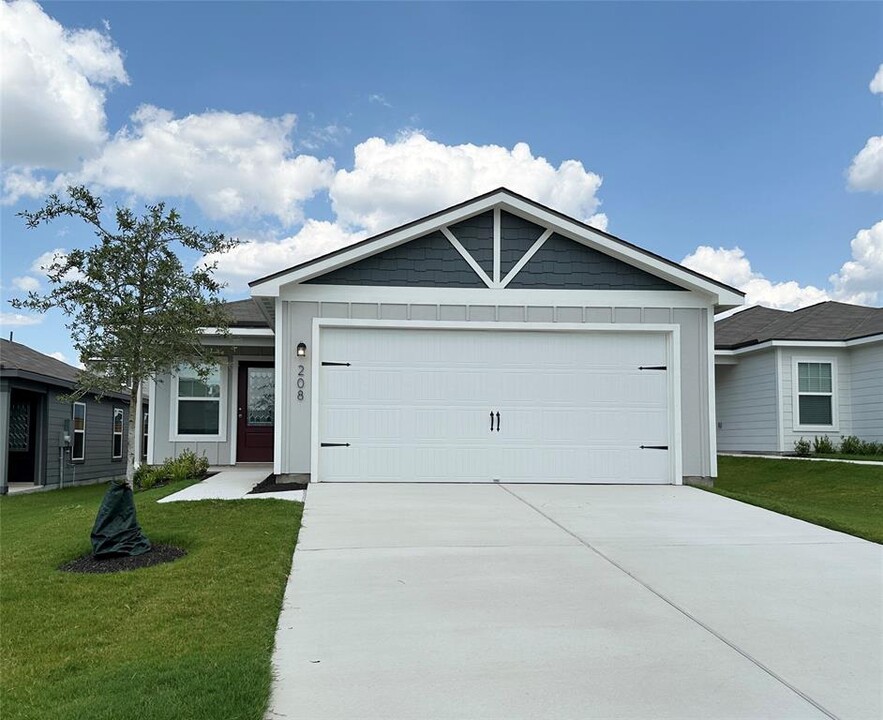 208 Morrison Dr in Jarrell, TX - Foto de edificio