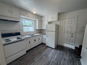 622 Trinity St in Lockhart, TX - Building Photo - Building Photo