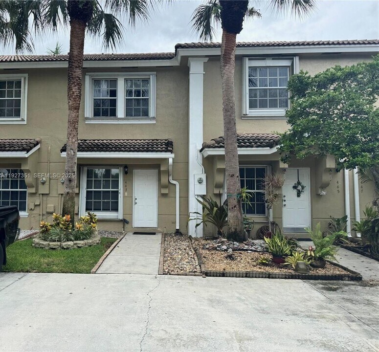 443 S W 122nd Terrace in Pembroke Pines, FL - Building Photo