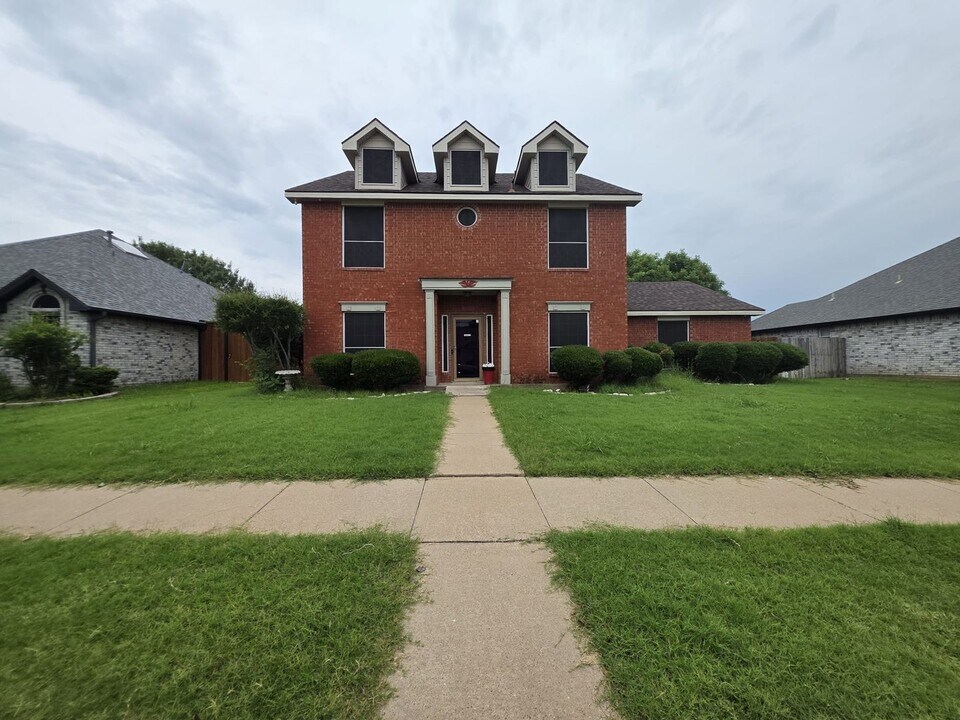 3300 Auburn Dr in Rowlett, TX - Building Photo