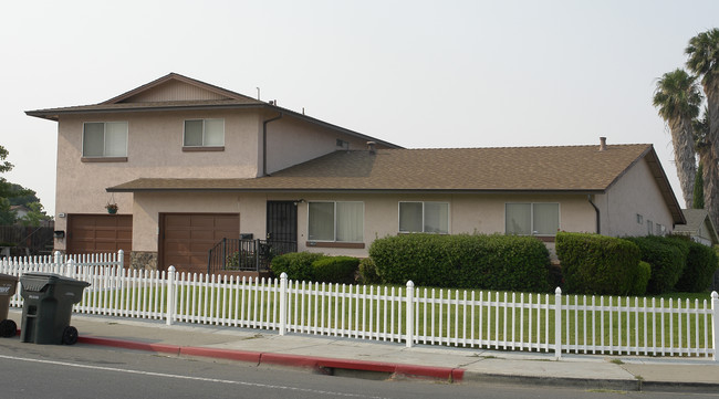 1401 Sycamore Dr in Antioch, CA - Building Photo - Building Photo