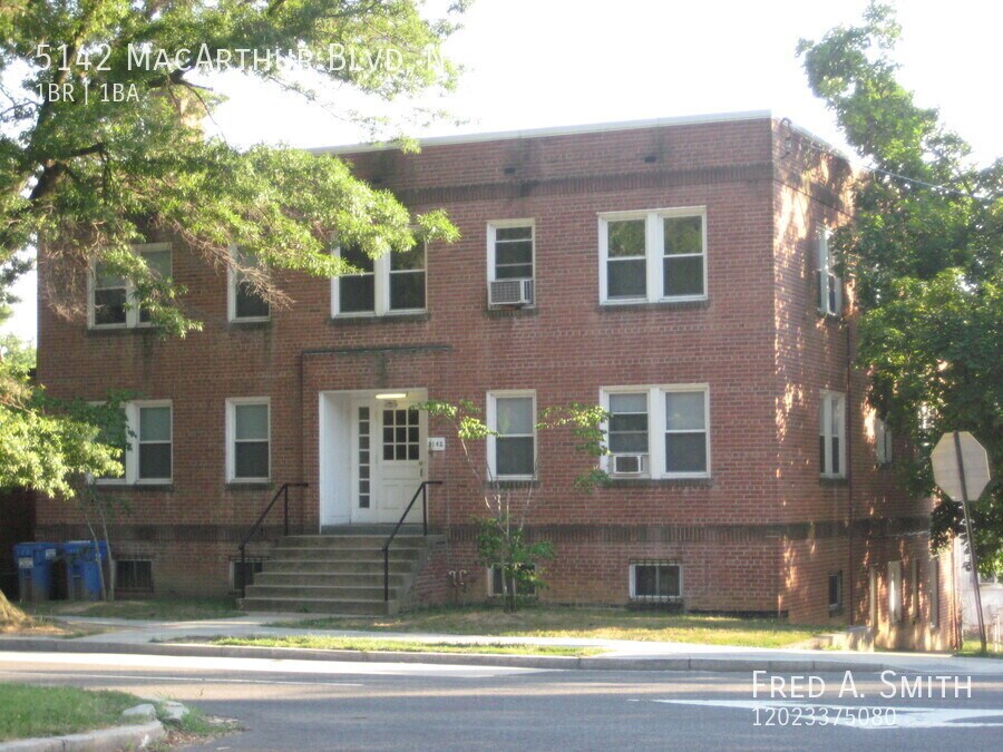 5142 MacArthur Blvd in Washington, DC - Building Photo