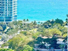 250 174th St in Sunny Isles Beach, FL - Building Photo